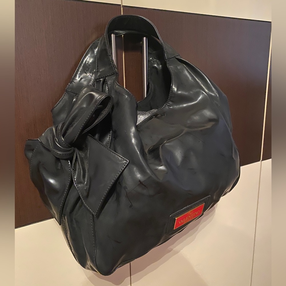 Valentine Garavani Bow Bag in Black - Picture 1 of 6